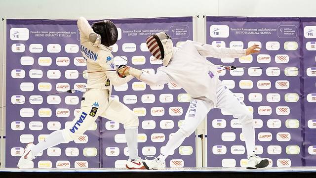 击剑装备进化：科技如何悄悄改写比赛（体能康复视角）